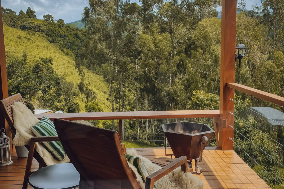 Sunset Cabin - Deck com fogueira fire pit com vista - LUTS Chalés e se encante com as melhores cabanas do Brasil e de Gonçalves