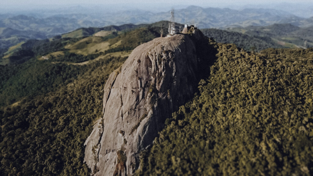 Trilha da Pedra de São Domingos perto de Gonçalves MG